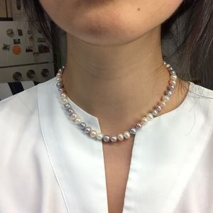 Freshwater pearl single strand tricolor necklace